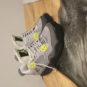 Air Jordan 4 GS Neon 95 Size 3.5y CT5343-007